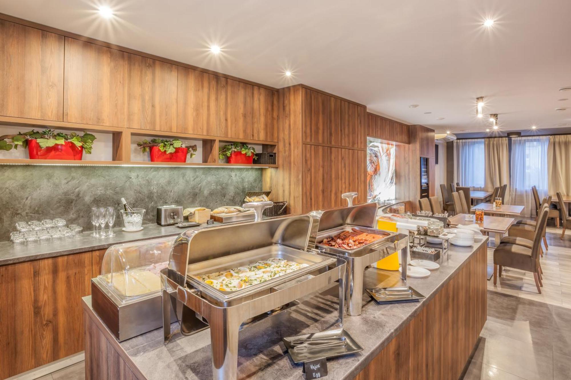 Hotel Beta Bzenec Ngoại thất bức ảnh