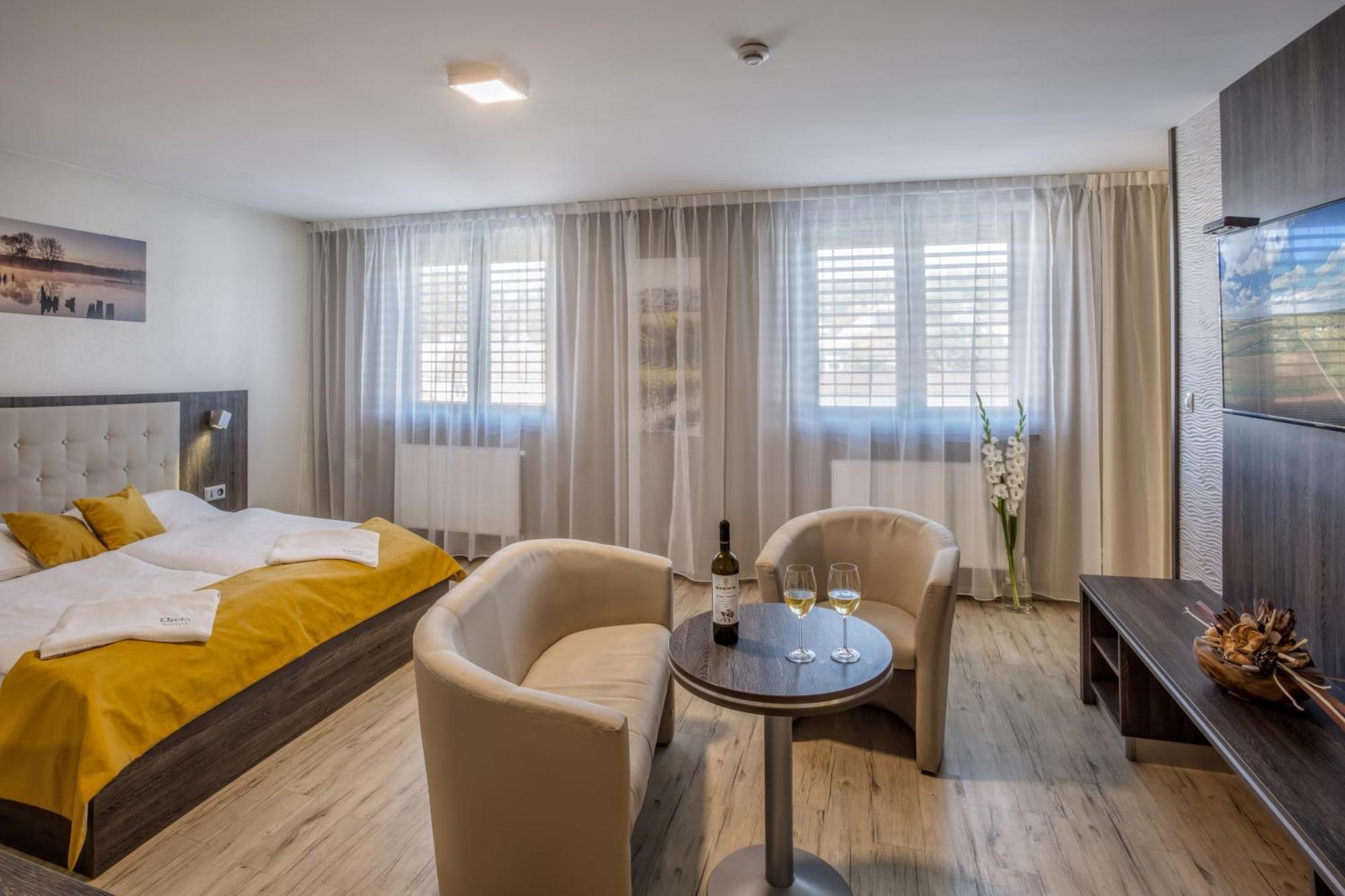 Hotel Beta Bzenec Ngoại thất bức ảnh